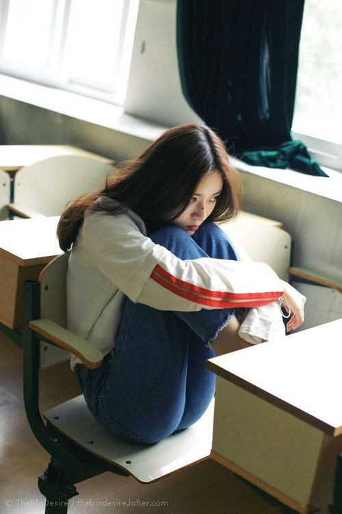 “尼克斯球迷狂欢，主场迎来关键胜利”，尼克斯大牌球迷