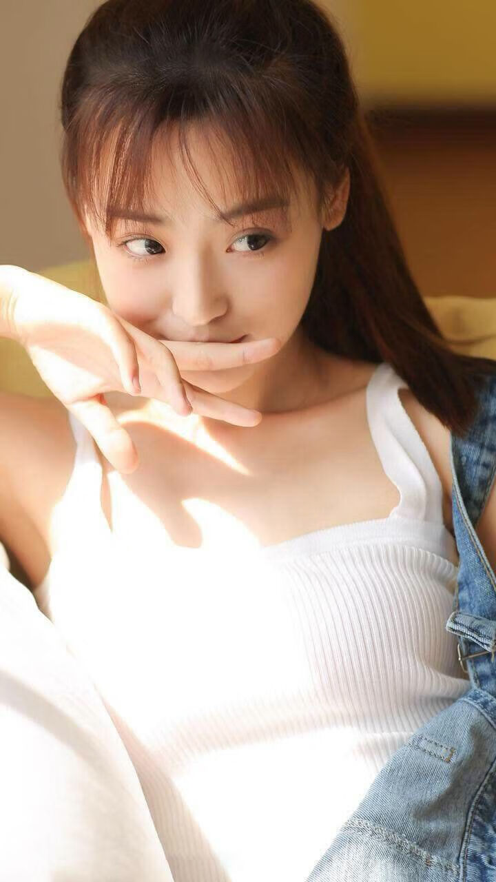 中锋回抢抢断后直塞形成助攻，中锋回防