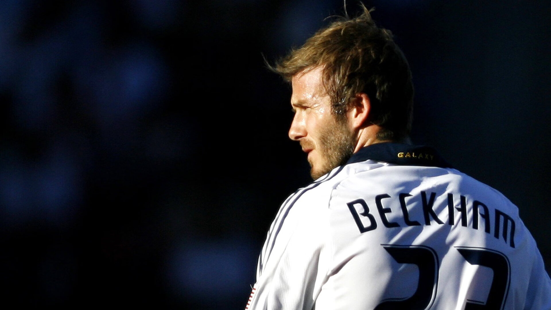 爱游戏登录入口-拜仁全队协作打出团队式压迫战术，拜仁全队合影